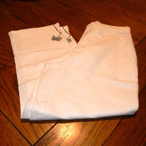 Ladies Quacker Factory White Embellished Crop - Capri Pants ~ Size Small - Picture 2 of 7